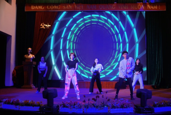 Tiết mục Dancing đặc sắc