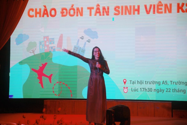 TS. Thu Hiền với ca khúc Tàu anh qua núi