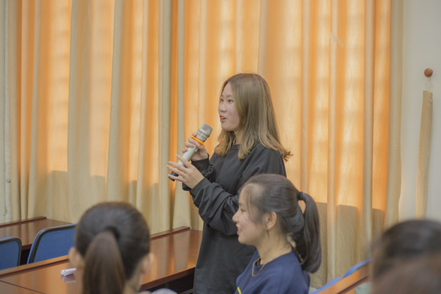SV trao đổi