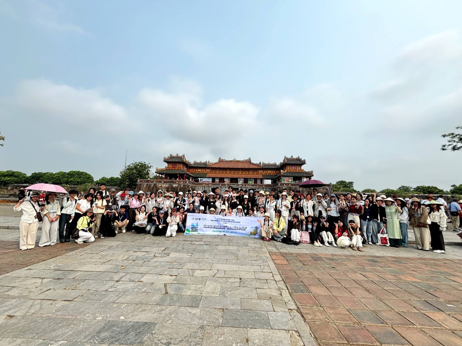 📘🌿 SINH VIÊN VIỆT NAM HỌC THỰC HÀNH – THI NGHIỆP VỤ HƯỚNG DẪN CITY TOUR DI SẢN Huế