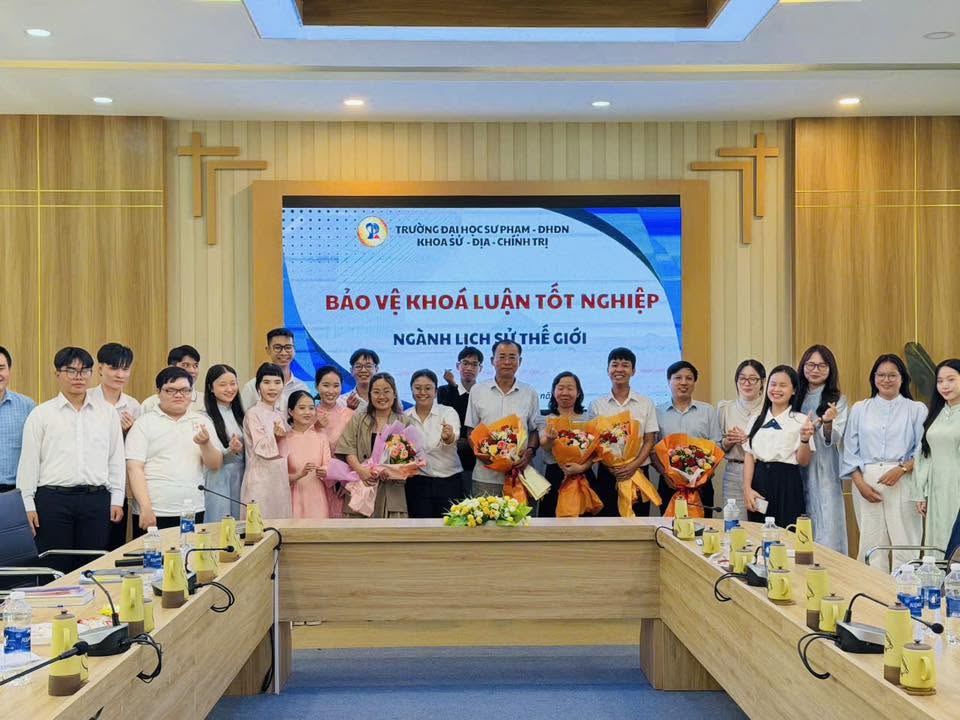 Lễ Bảo vệ khoá luận tốt nghiệp ngành Lịch sử (chuyên ngành Quan hệ Quốc tế) 💐