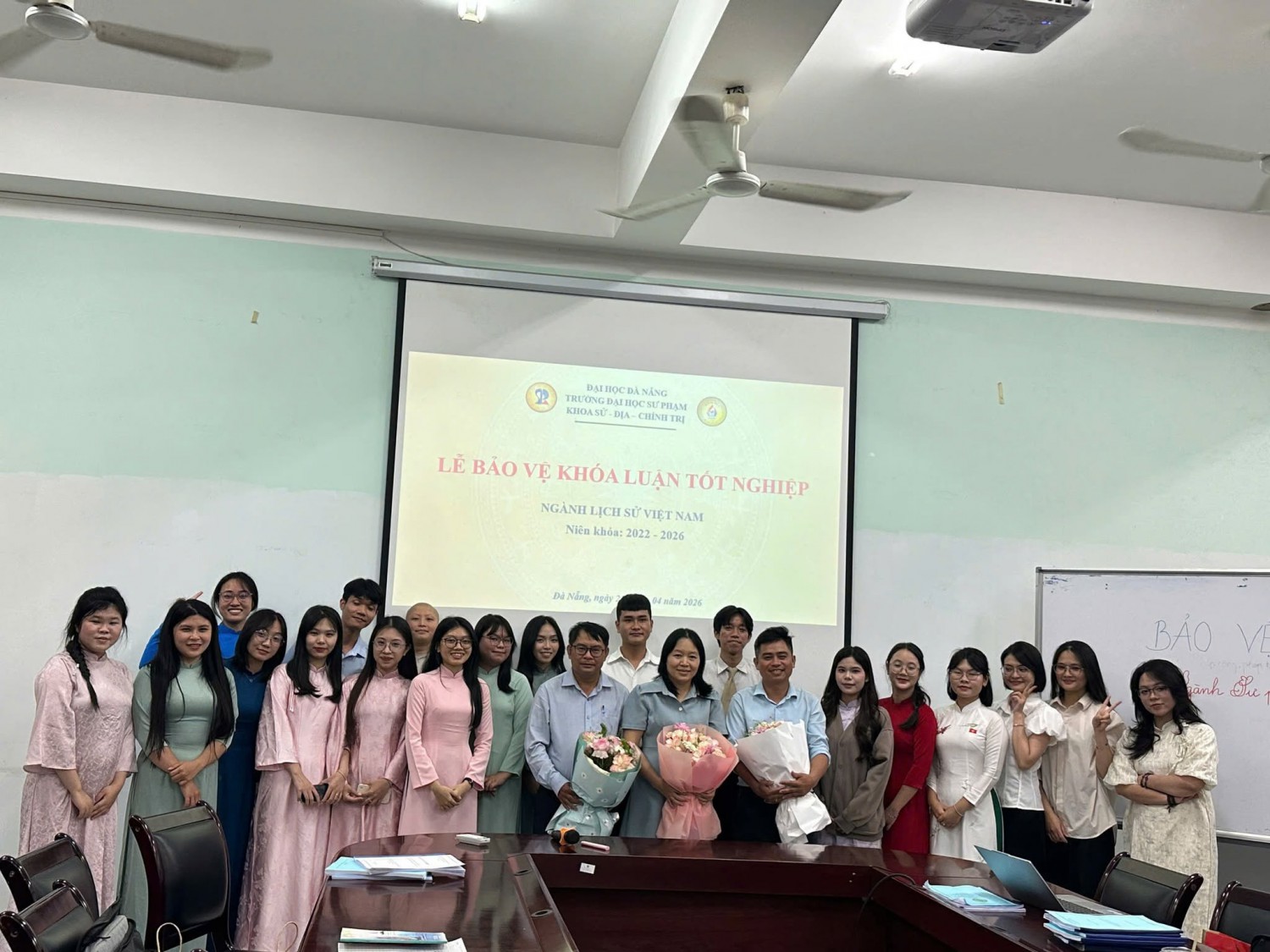 [BẢO VỆ KHÓA LUẬN TỐT NGHIỆP NGÀNH SƯ PHẠM LỊCH SỬ - LỚP 22SLS]