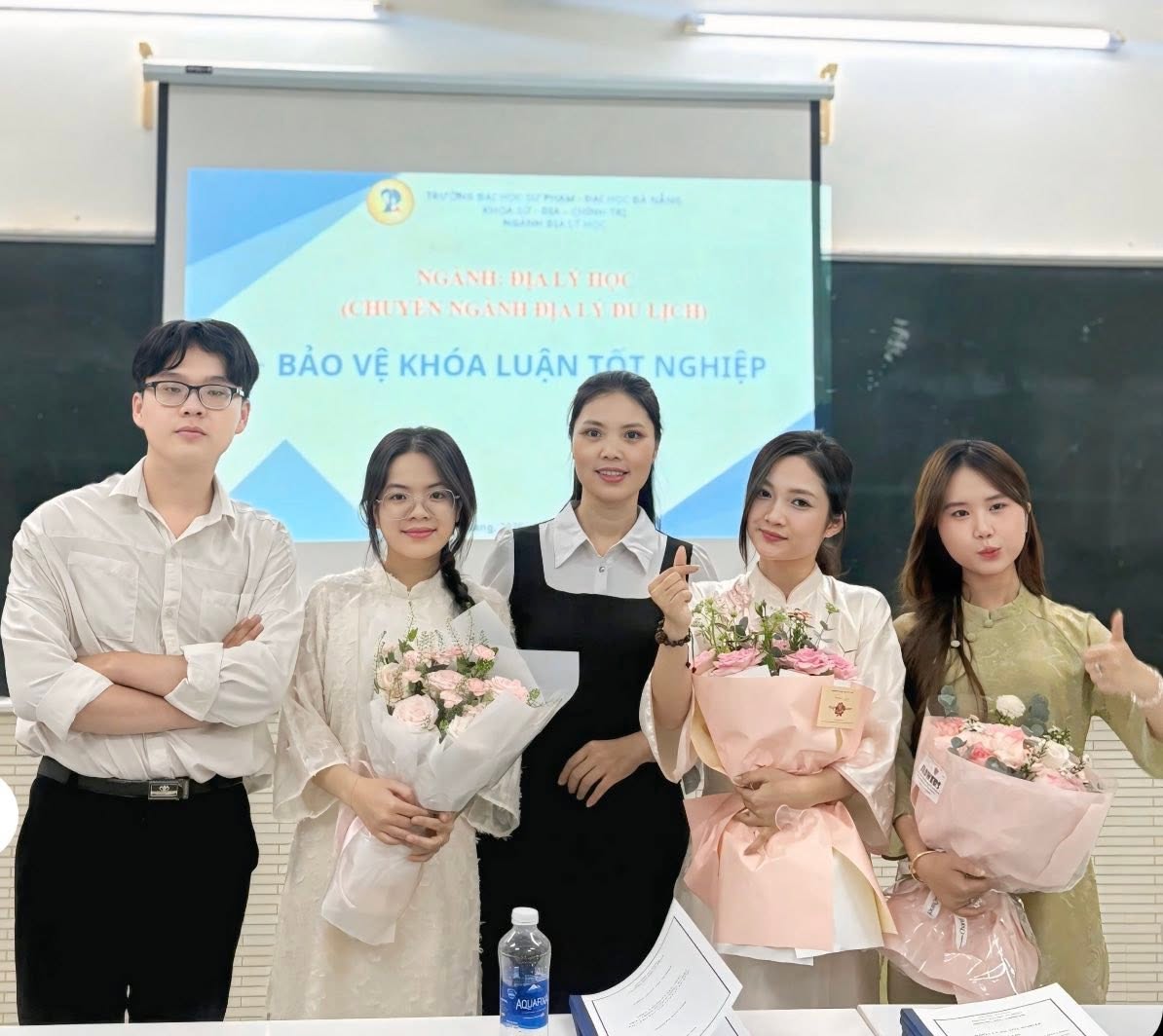 [BẢO VỆ KHÓA LUẬN TỐT NGHIỆP NGÀNH ĐỊA LÝ HỌC (CHUYÊN NGÀNH ĐỊA LÝ DU LỊCH) ]