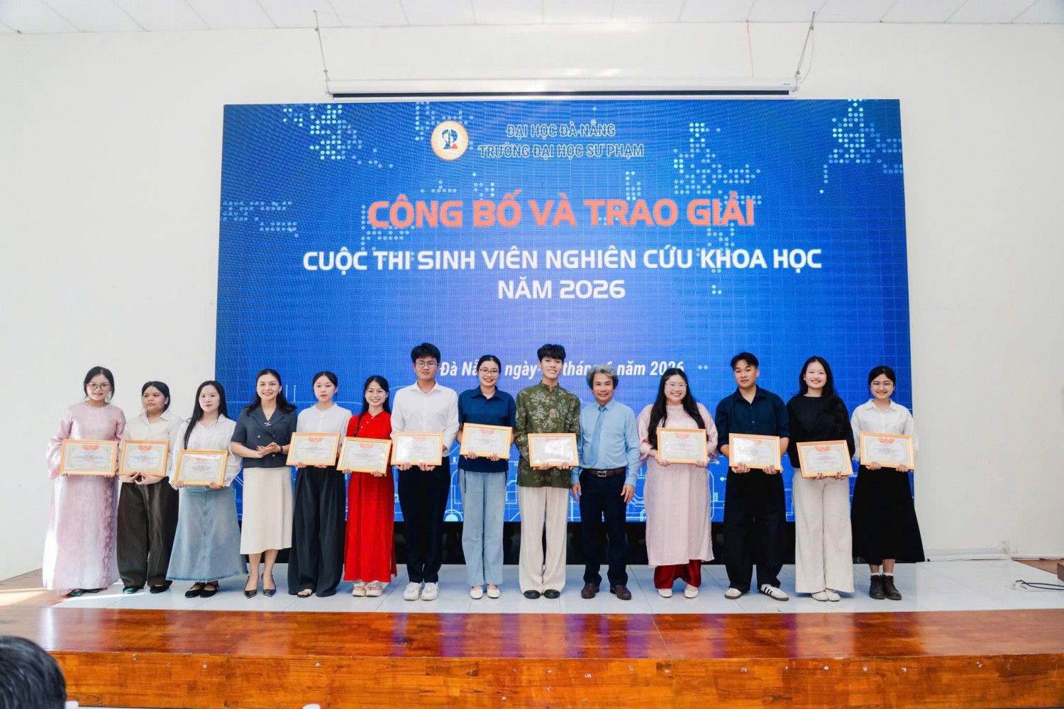 🎉 TỰ HÀO CHUỖI THÀNH TÍCH NGHIÊN CỨU KHOA HỌC XUẤT SẮC CỦA SINH VIÊN KHOA SỬ ĐỊA CHÍNH TRỊ (2025 & 2026)