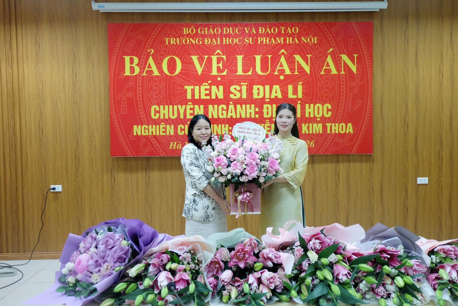 [NGÀNH ĐỊA LÍ HỌC CÓ TÂN TIẾN SĨ NGUYỄN THỊ KIM THOA BẢO VỆ THÀNH CÔNG LUẬN ÁN TẠI HÀ NỘI]