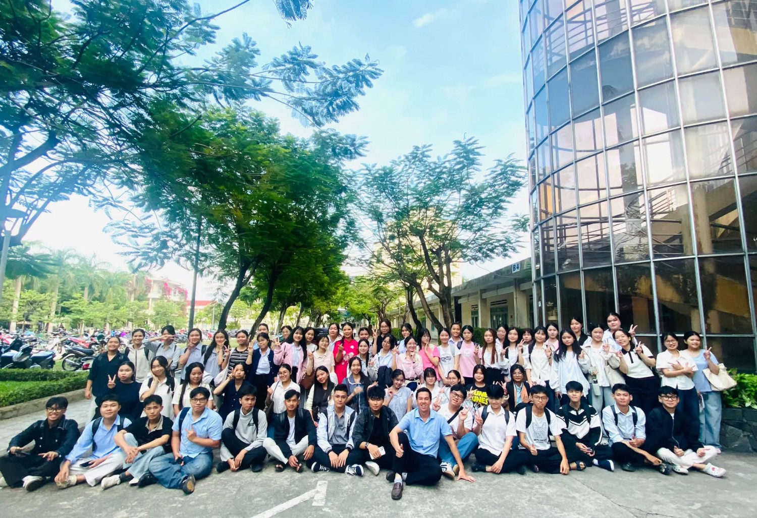 🌏 CHÀO MỪNG TÂN SINH VIÊN KHÓA 26 – NGÀNH ĐỊA LÝ HỌC 💙