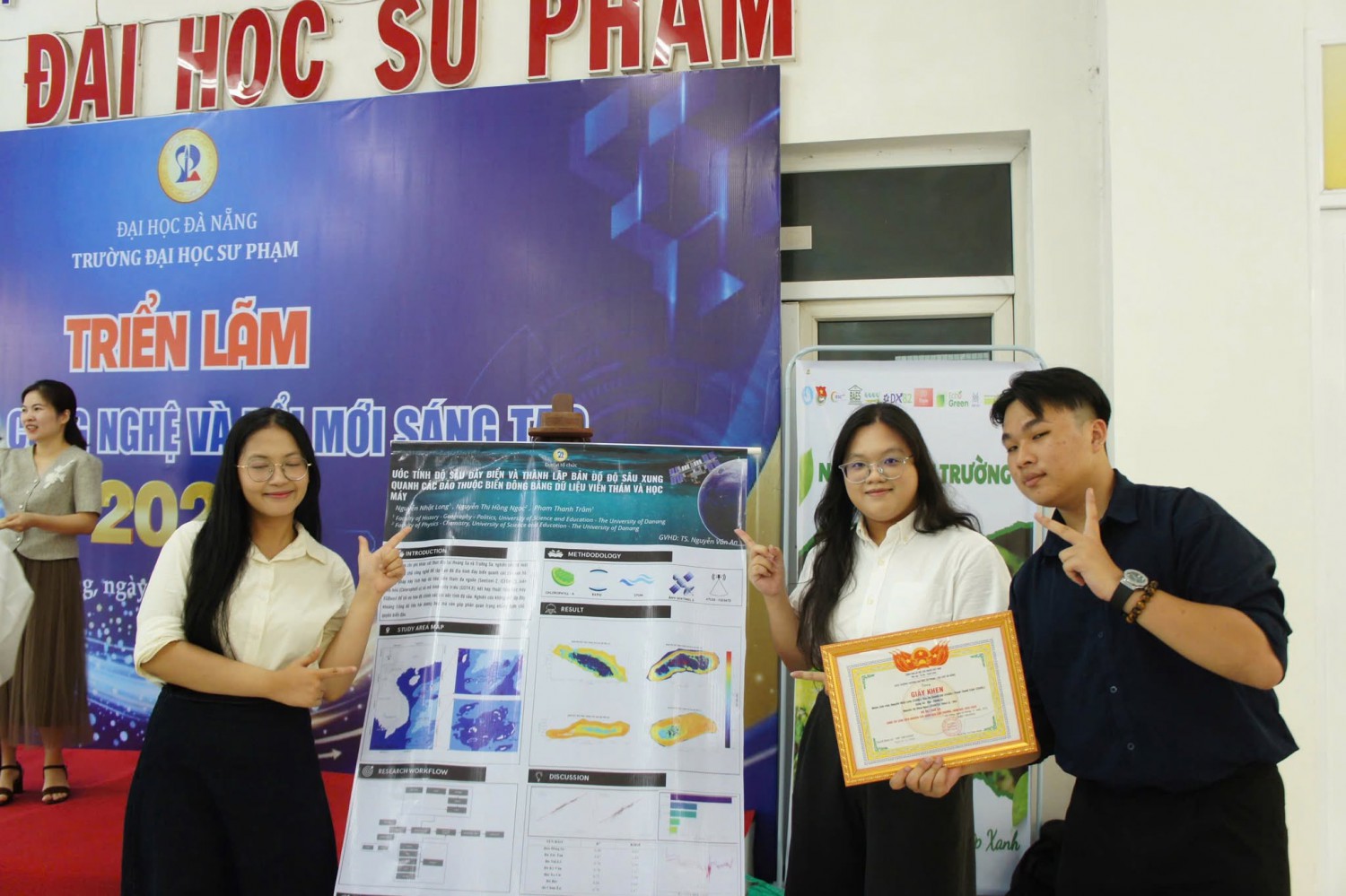 🎉 XIN CHÚC MỪNG SINH VIÊN KHOA SỬ ĐỊA CHÍNH TRỊ TỎA SÁNG TẠI GIẢI THƯỞNG SINH VIÊN NGHIÊN CỨU KHOA HỌC ĐẠI HỌC ĐÀ NẴNG NĂM HỌC 2025–2026!