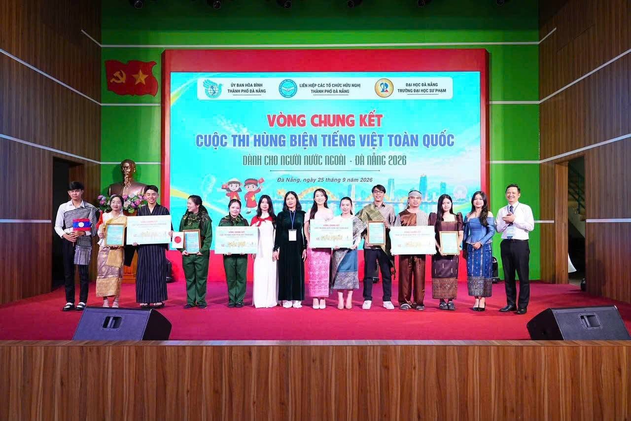 LƯU HỌC SINH KHOA SỬ - ĐỊA - CHÍNH TRỊ GIÀNH GIẢI BA CUỘC THI "HÙNG BIỆN TIẾNG VIỆT TOÀN QUỐC DÀNH CHO NGƯỜI NƯỚC NGOÀI" 🇻🇳🇱🇦
